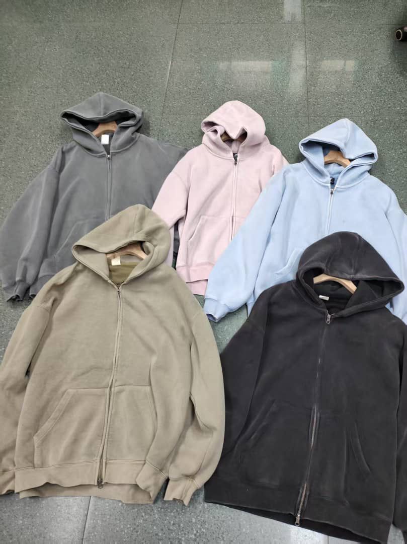 PLAIN ZIP-DOWN HOODIE
